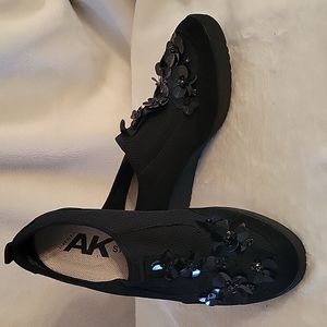 Pre-Owned, Anne Klein AK Sport Slip-on Sneaker with Flower Embellishments,7 1/2